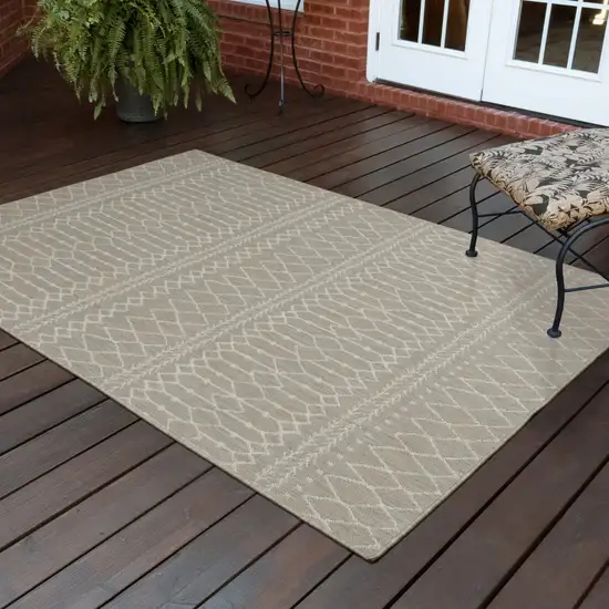 3'x5' Gray and Ivory Geometric Indoor Outdoor Area Rug Photo 8