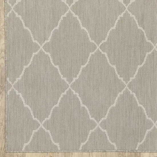 3'x5' Gray and Ivory Trellis Indoor Outdoor Area Rug Photo 2