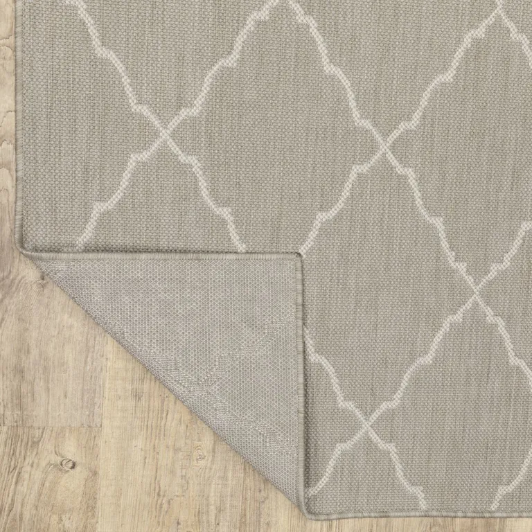 3'x5' Gray and Ivory Trellis Indoor Outdoor Area Rug Photo 3