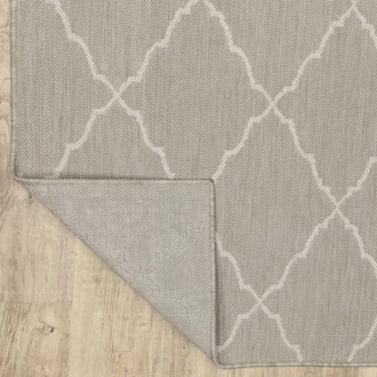 3'x5' Gray and Ivory Trellis Indoor Outdoor Area Rug Photo 3