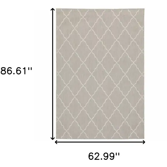 5'x7' Gray and Ivory Trellis Indoor Outdoor Area Rug Photo 11