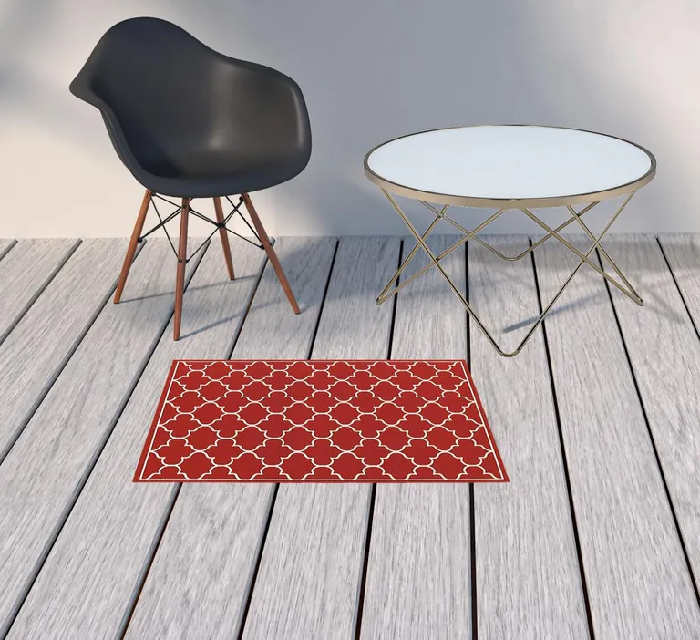 2'x3' Red and Ivory Trellis Indoor Outdoor Scatter Rug Photo 4