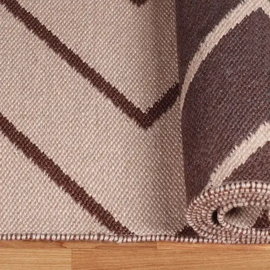 Beige Waves Stain Resistant Indoor Outdoor Area Rug Photo 5