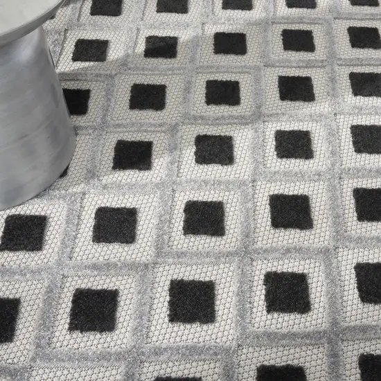 Black And White Round Gingham Non Skid Indoor Outdoor Area Rug Photo 7