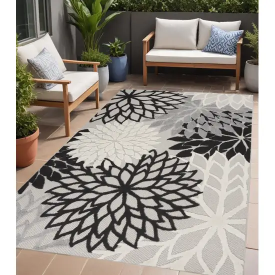 Black And White Floral Indoor Outdoor Area Rug Photo 1