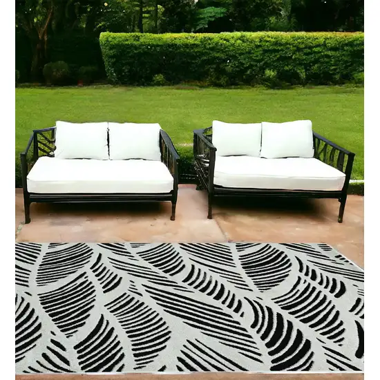 7'X10' Black White Machine Woven Uv Treated Tropical Palm Leaves Indoor Outdoor Area Rug Photo 1