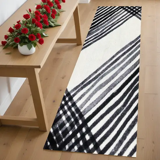 2' x 6' Black and Gray Abstract Arrow Washable Runner Rug Photo 1
