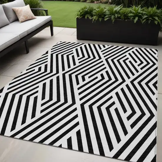 Black and White Geometric Washable Non Skid Indoor Outdoor Area Rug Photo 1