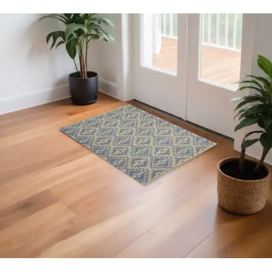 Blue Decorative Lattice Area Rug Photo 2