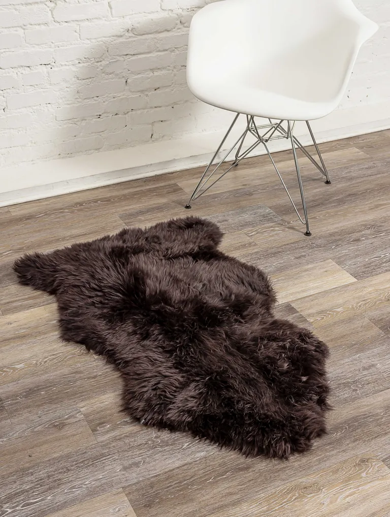 Chocolate New Zealand Natural Sheepskin Rug Photo 4