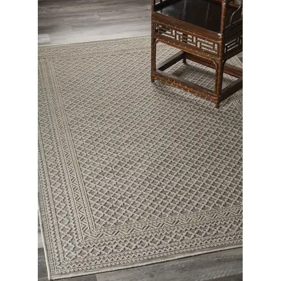 Gray Classic Indoor Outdoor Area Rug Photo 8