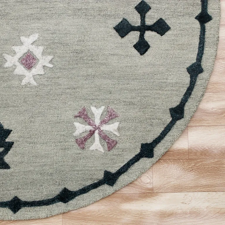 Gray Decorative Charm Area Rug Photo 4