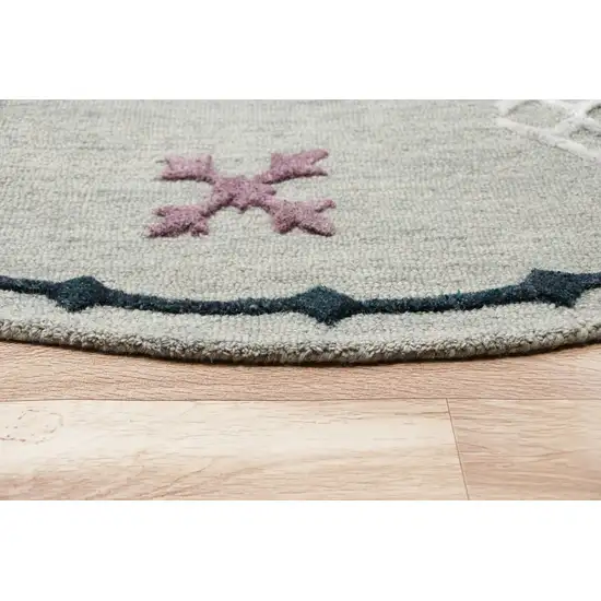 Gray Decorative Charm Area Rug Photo 5