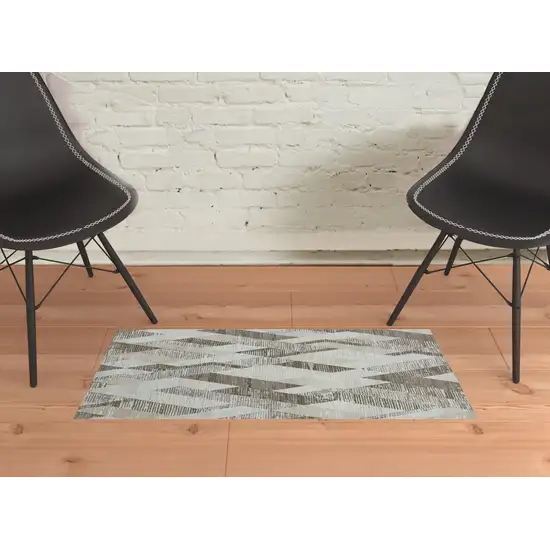 Gray Geometric Area Rug Photo 3