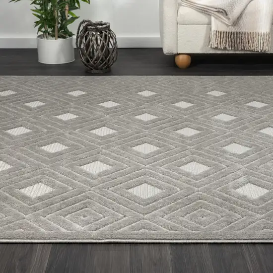 Gray Geometric Area Rug Photo 7