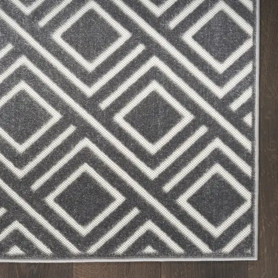 Gray Geometric Area Rug Photo 4