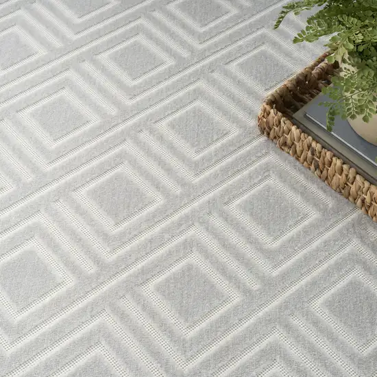 Gray Geometric Area Rug Photo 9