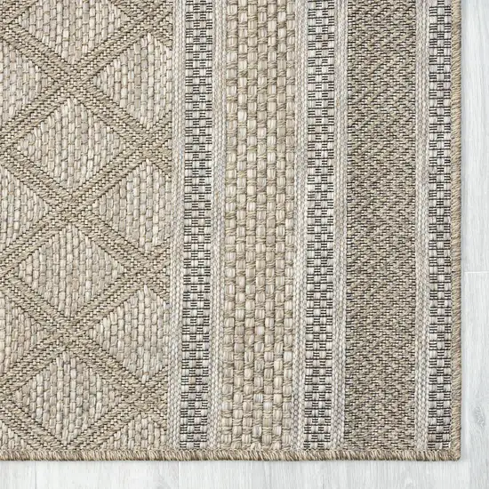 Gray Geometric Handmade Indoor Outdoor Area Rug Photo 4