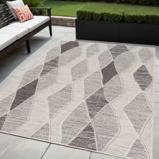 Gray Geometric Indoor Outdoor Area Rug Photo 1