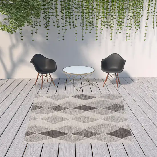 Gray Geometric Indoor Outdoor Area Rug Photo 2