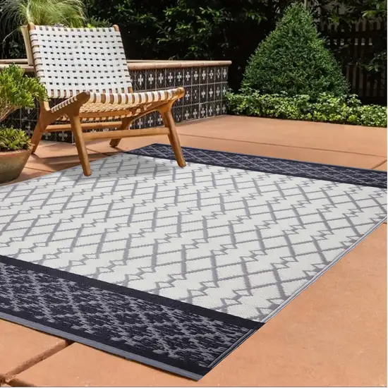 Gray Geometric Indoor Outdoor Area Rug Photo 6