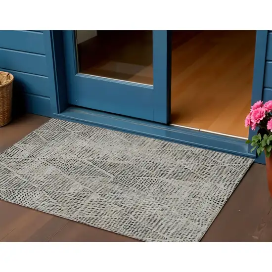 Gray Geometric Washable Non Skid Indoor Outdoor Area Rug Photo 1