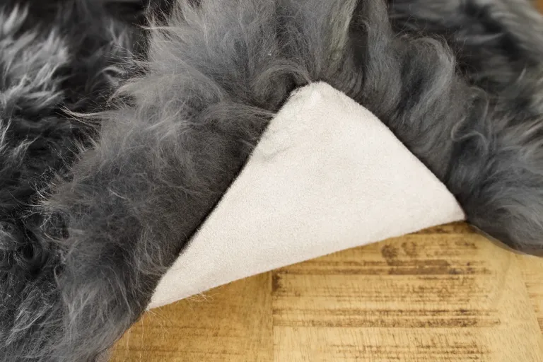 Gray Quattro Sheepskin Wool Area Rug Photo 2