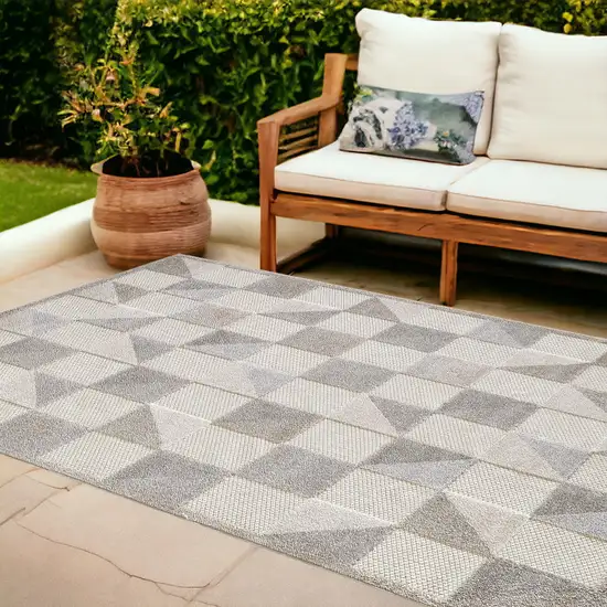 Gray Geometric Stain Resistant Indoor Outdoor Area Rug Photo 1