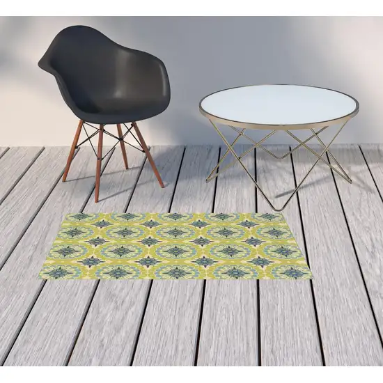 Green Floral Stain Resistant Indoor Outdoor Area Rug Photo 2