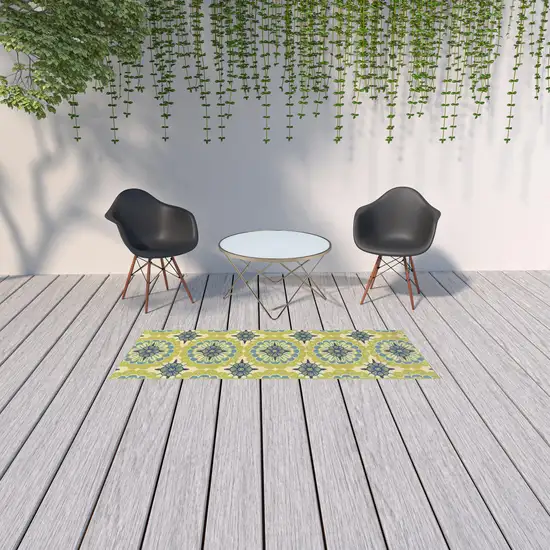 Green Floral Stain Resistant Indoor Outdoor Area Rug Photo 2