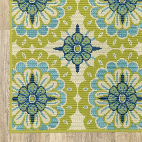 Green Floral Stain Resistant Indoor Outdoor Area Rug Photo 5