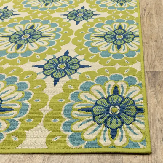 Green Floral Stain Resistant Indoor Outdoor Area Rug Photo 6