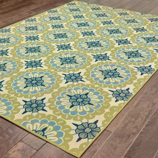 Green Floral Stain Resistant Indoor Outdoor Area Rug Photo 6