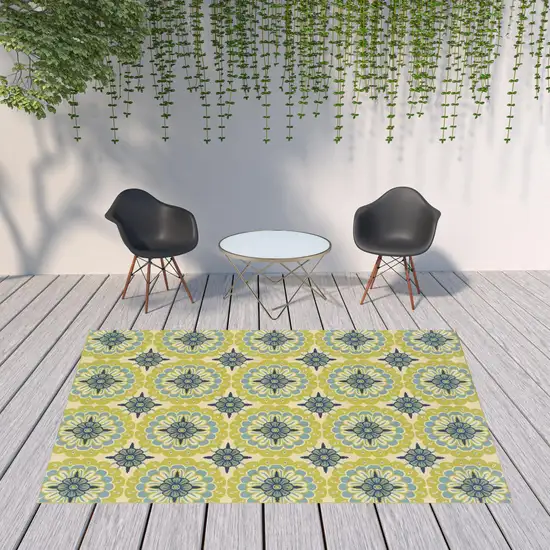 Green Floral Stain Resistant Indoor Outdoor Area Rug Photo 2