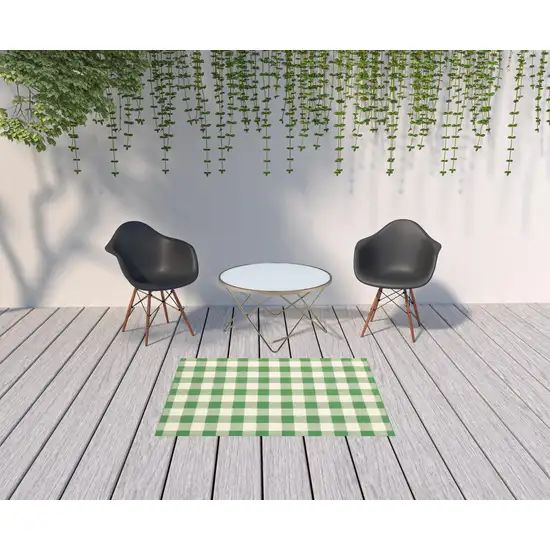 Green Geometric Stain Resistant Indoor Outdoor Area Rug Photo 2