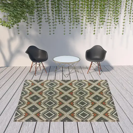 Grey Geometric Stain Resistant Indoor Outdoor Area Rug Photo 2