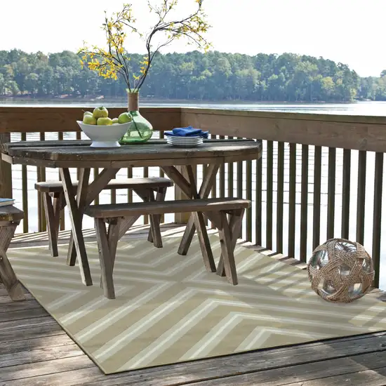 Grey Geometric Stain Resistant Indoor Outdoor Area Rug Photo 5