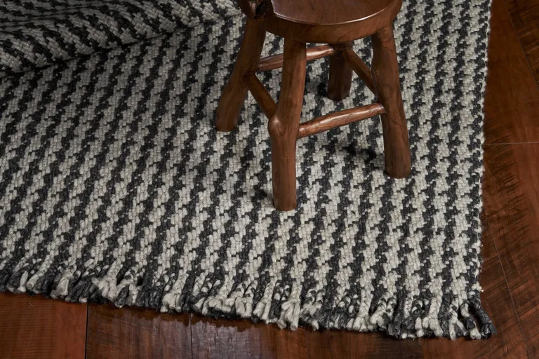 Grey Hand Woven Houndstooth With Braided Fringe Indoor Area Rug Photo 4