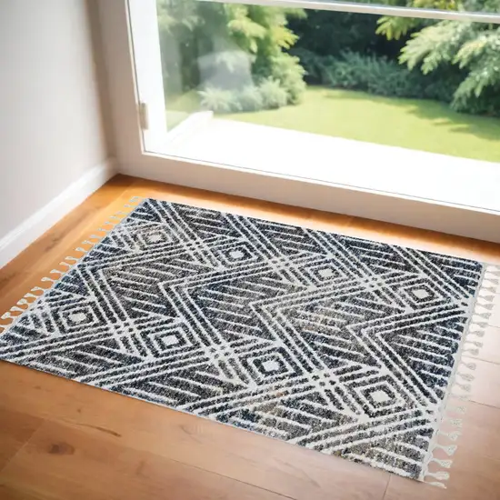 3'X5' Grey Ivory Machine Woven Space Dyed Geometric Bohemian Indoor Area Rug Photo 1