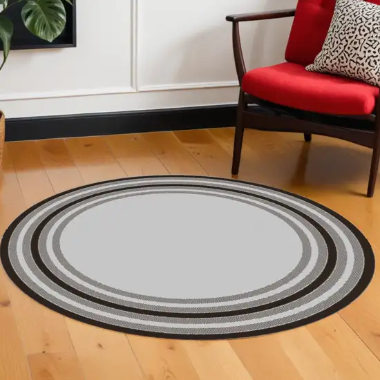 8' Grey Machine Woven Uv Treated Bordered Indoor Outdoor Round Area Rug Photo 2