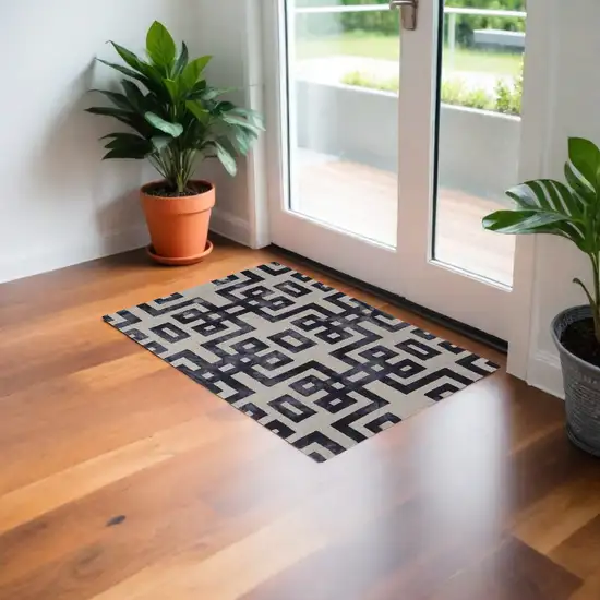 Ivory And Black Wool Tufted Handmade Area Rug Photo 1