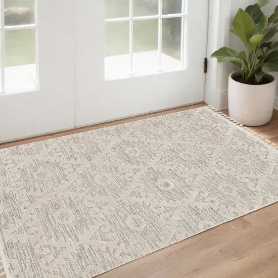 Ivory Chevron Area Rug Photo 1