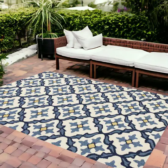 8'X10' Ivory Blue Hand Woven Uv Treated Quatrefoil Indoor Outdoor Area Rug Photo 1