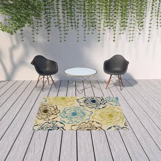 Ivory Floral Stain Resistant Indoor Outdoor Area Rug Photo 2