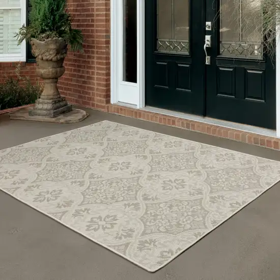 Ivory Floral Stain Resistant Indoor Outdoor Area Rug Photo 7