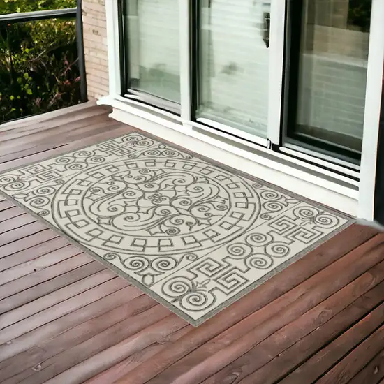 2'X3' Ivory Grey Hand Hooked Uv Treated Greek Key Medallion Indoor Outdoor Accent Rug Photo 1