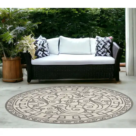 8' Ivory Grey Hand Woven Uv Treated Greek Key Medallion Round Indoor Outdoor Area Rug Photo 1