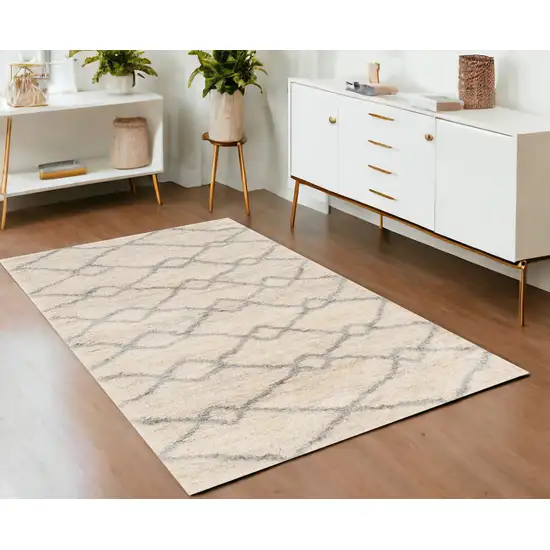 4'X6' Ivory Grey Machine Woven Chain Link Indoor Area Rug Photo 1