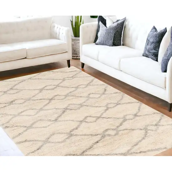 5'X8' Ivory Grey Machine Woven Chain Link Indoor Area Rug Photo 1