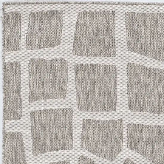 5'X7' Ivory Grey Machine Woven Uv Treated Abstract Indoor Outdoor Area Rug Photo 5